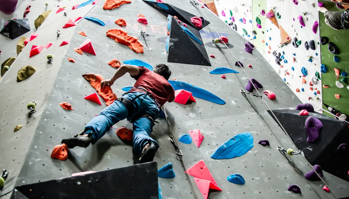 Seilklettern in der Volksbank Kletterhalle Marburg | © Arne Petersen