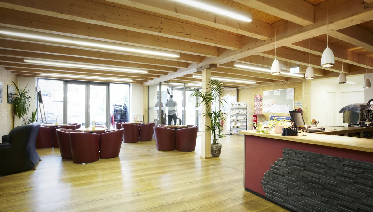 Das Foyer und Bistro der Kletterhalle | © Kletterhalle Marburg