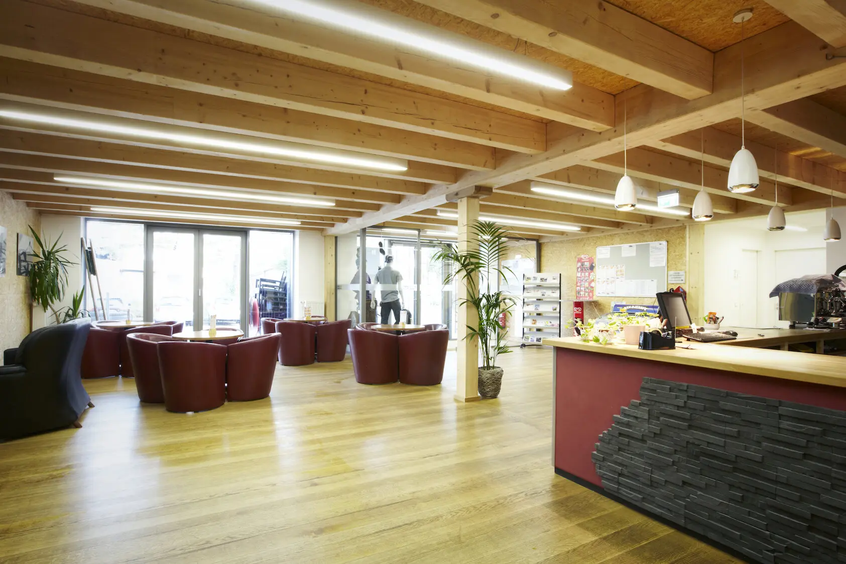 Das Foyer und Bistro der Kletterhalle | © Kletterhalle Marburg